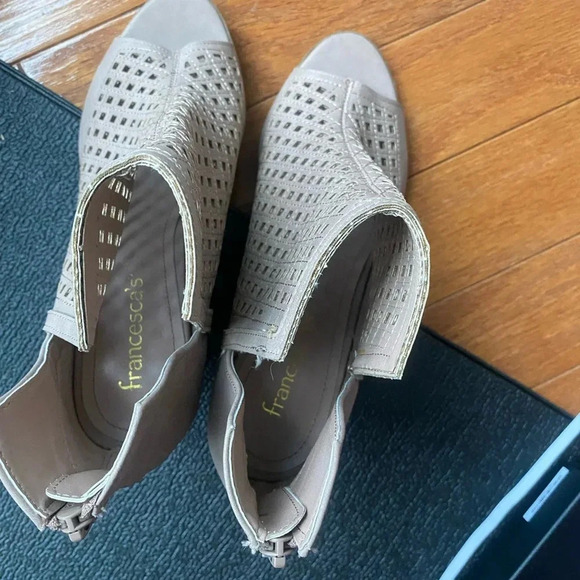 Francesca’s cream booties - Picture 5 of 9